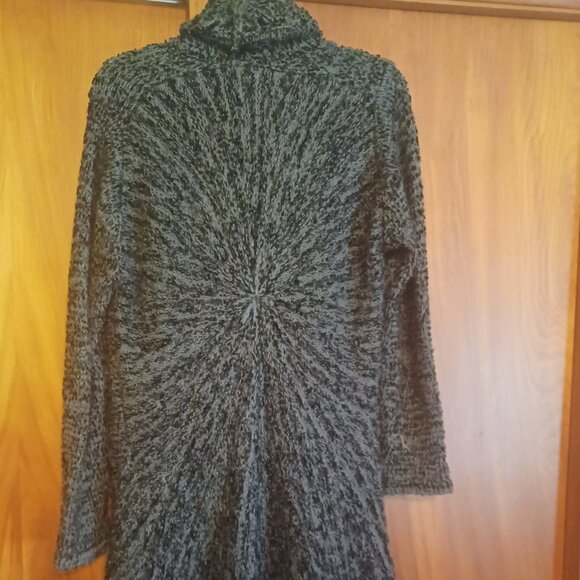 Elegant Knit Tunic Sweater - Picture 2 of 5